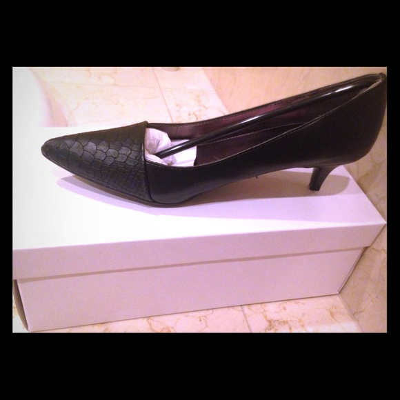 Anne Klein black pumps. Size 6.5