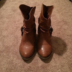 Cognac short cowboy boots