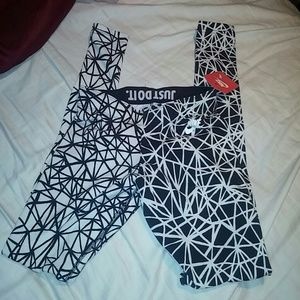 🚫SOLD ON Ⓜ🚫 NIKE TIGHTS BLACK/WHITE sz SMALL