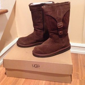 Size 5, tall brown Ugg boots.