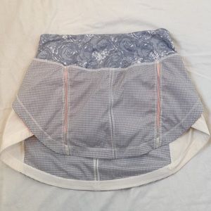 Lulu Lemon running/tennis skirt w/ built in shorts