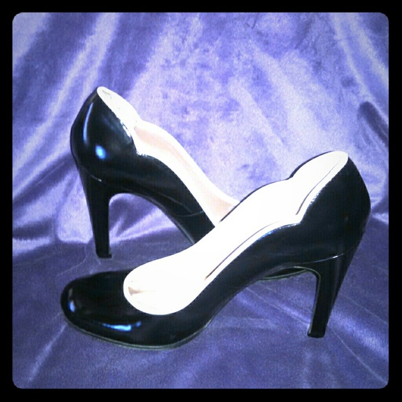 Black and white Marc Jacobs pumps