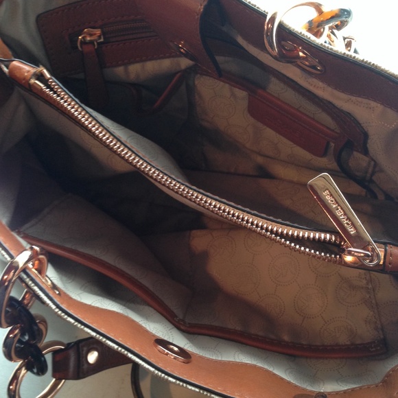 *RARE* Michael Kors Purse - Picture 3 of 4