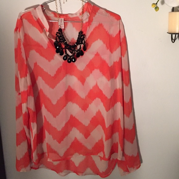 ❤️SOLD In BUNDLE ❤️Sheer coral and white shirt.