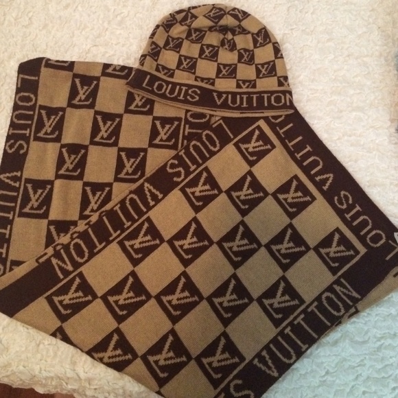 louis vuitton checkered scarf