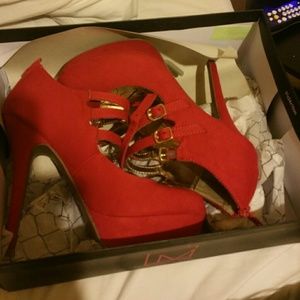 Material girl collection red pumps