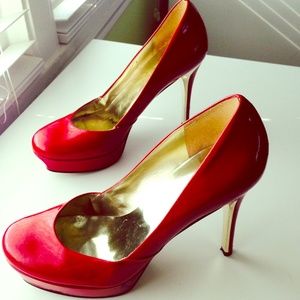 Red patent Guess by Marciano platform pumps