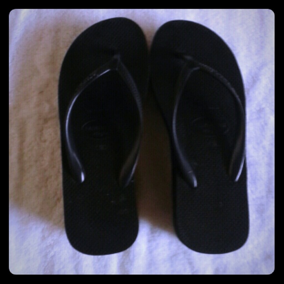Brown Havainas high heel flip flops