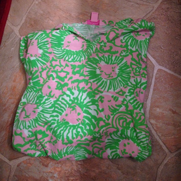 A classy Lilly Pulitzer lion hoodie.