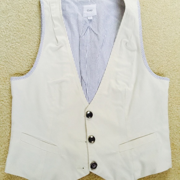 Lovely white Gap vest