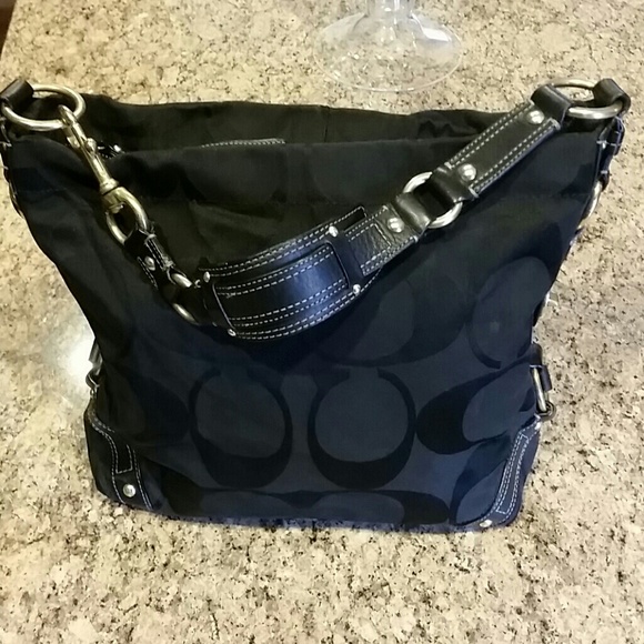 Large Coach handbag - Picture 2 of 4