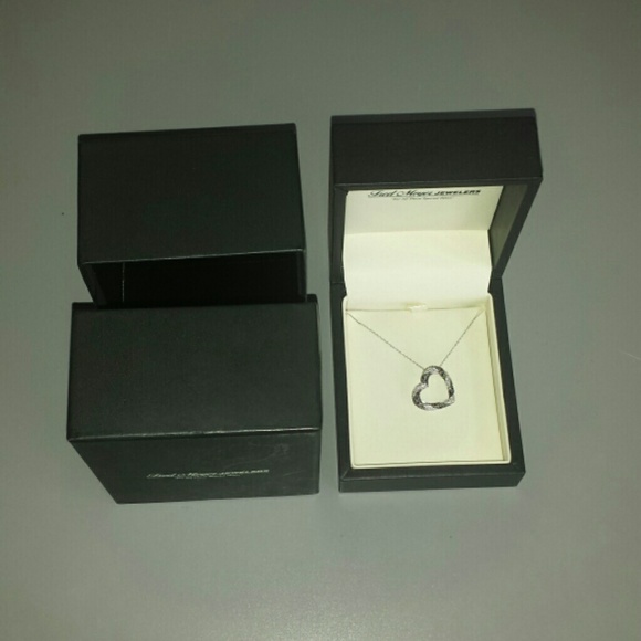 B&W diamond heart pendant 10K white gold