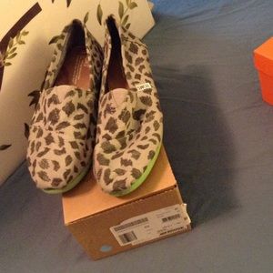 Dark grey animal print TOMS