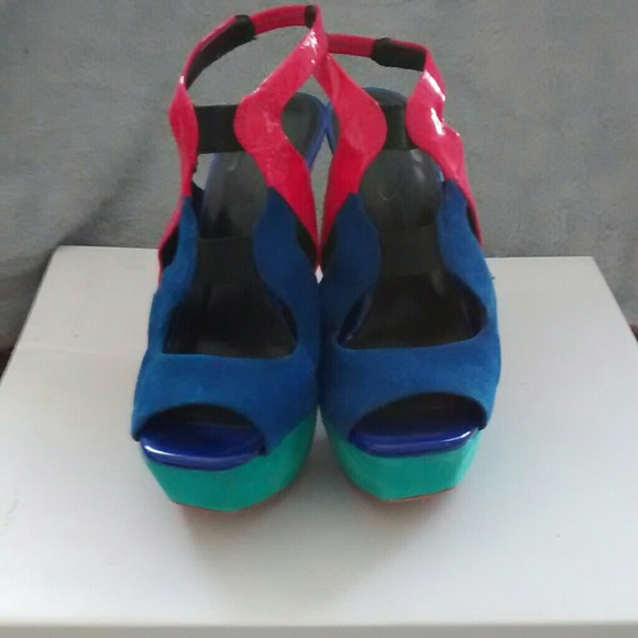 Super fun and flirty heels. Worn a few times, - Picture 3 of 4