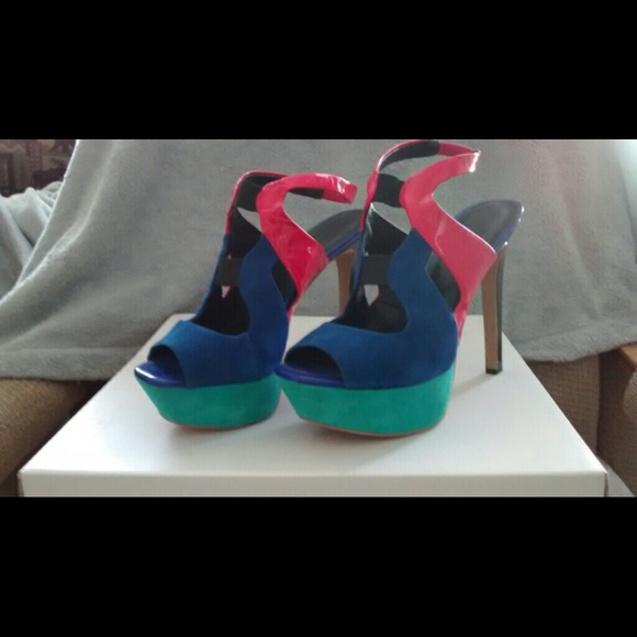 Super fun and flirty heels. Worn a few times, - Picture 4 of 4