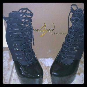 Priveleged Shoes - Denmark - Size 8
