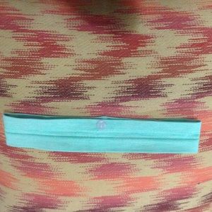 A lululemon swiftly headband