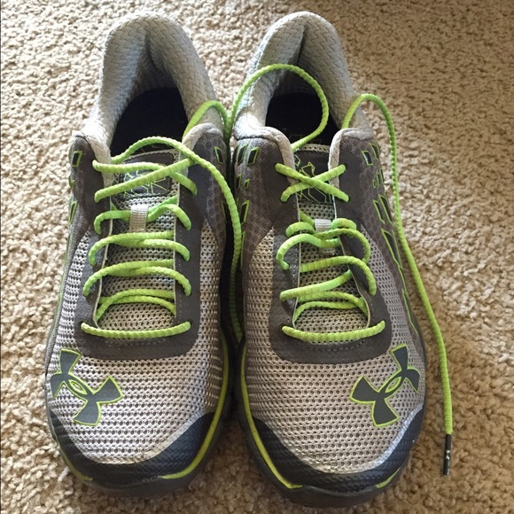 Slightly used Under Armour tennis shoes