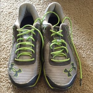 Slightly used Under Armour tennis shoes