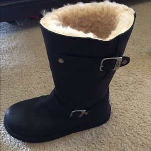 Black Ugg boots