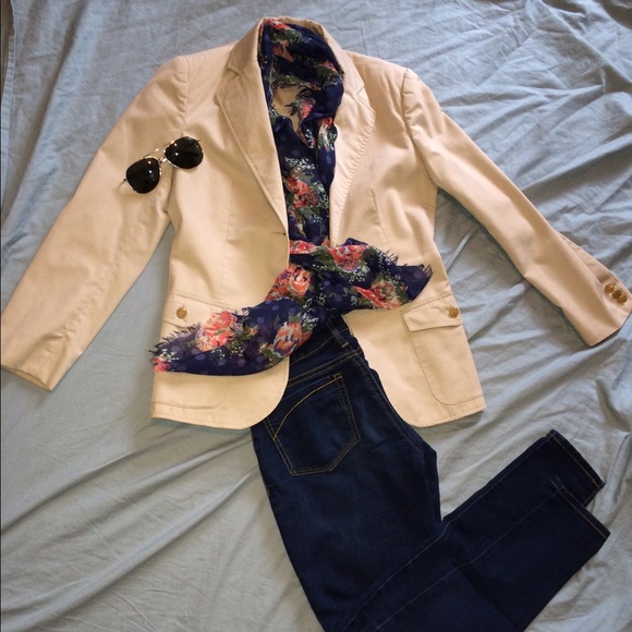 Tan/ khaki blazer jacket.
