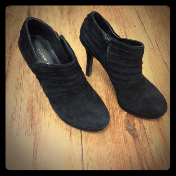 Gianni Bini suede heels