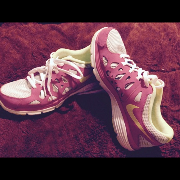 Nike tennis shoes