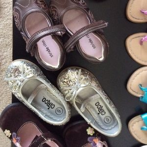 Toddler mary jane girl shoes size 6. Three pairs.