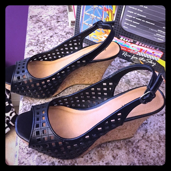 Black wedges