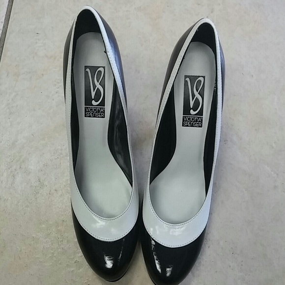 FLASH SALE!  💐BEST in SHOES HOST Pick! - Picture 2 of 3