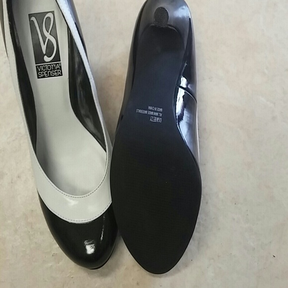 FLASH SALE!  💐BEST in SHOES HOST Pick! - Picture 3 of 3