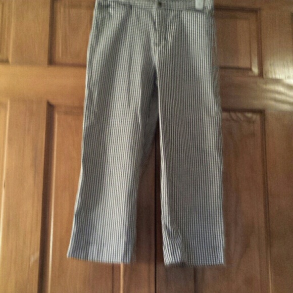Black and white Capri like new.