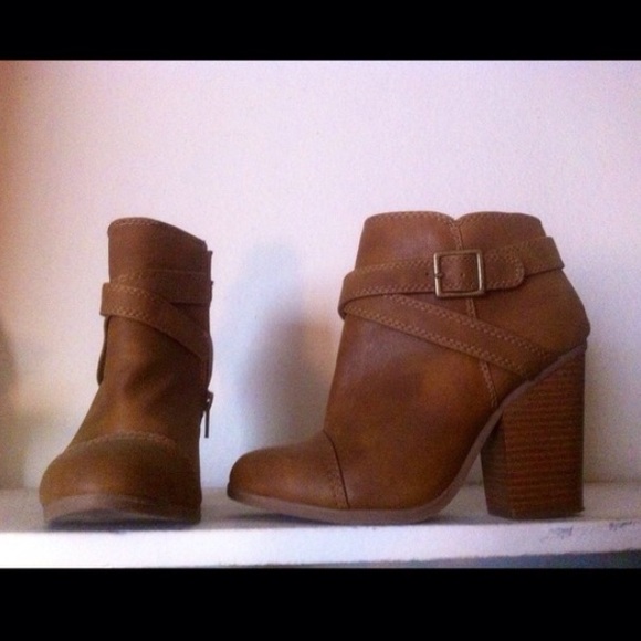 LC Lauren Conrad Boots - Brown Ankle Booties with Heel LC