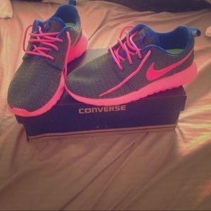 Womens roshe run