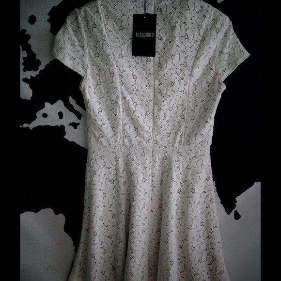 Missguided white floral dress - Picture 2 of 4