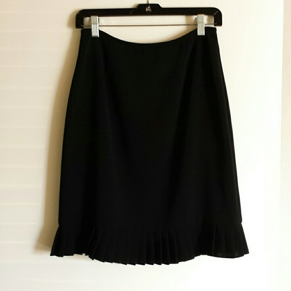 Beautiful black skirt - Picture 1 of 2