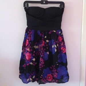 💛REDUCED💛 Strapless floral dress!