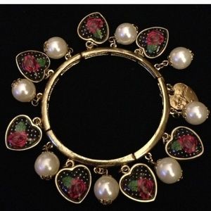 Betsey Johnson Stretch heart/pearl bracelet