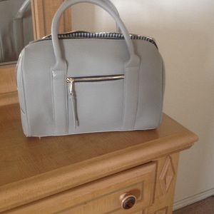 Grey medium sized handbag