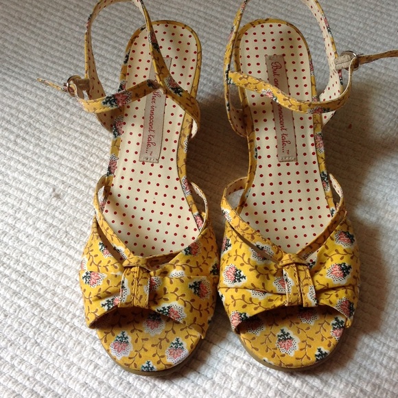 Yellow wedges