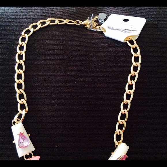 Pink Statement Neckace - Picture 2 of 2