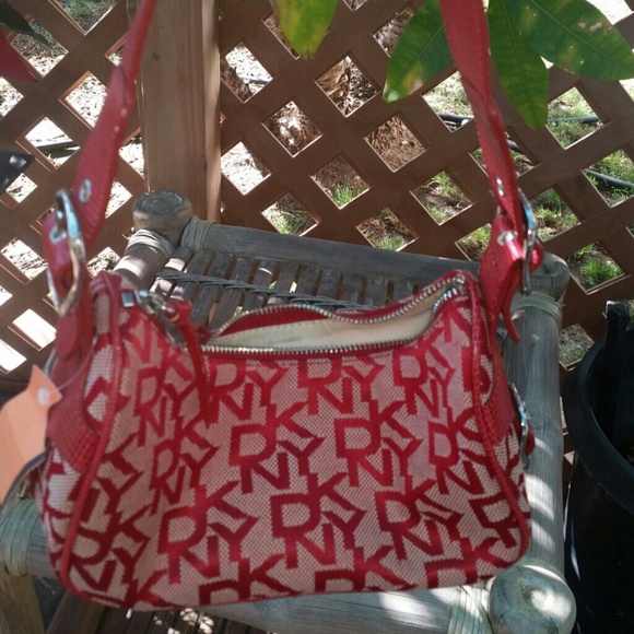 Nwot Beautiful dkny red  bag