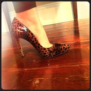 Patent leopard Report Signature heels, sz 10
