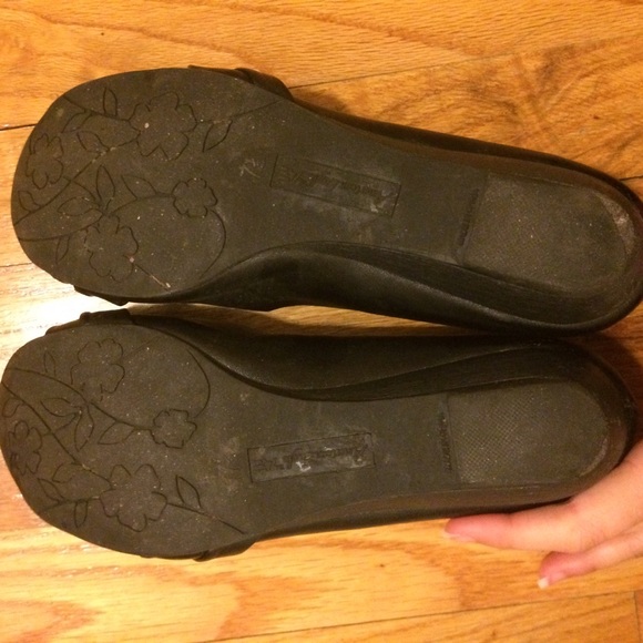 Shoes - Picture 4 of 4