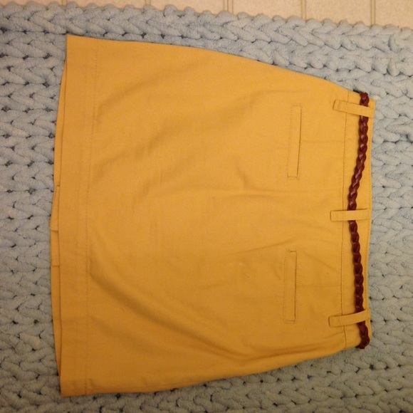 Yellow skirt (waist 24) belt not included - Picture 3 of 6