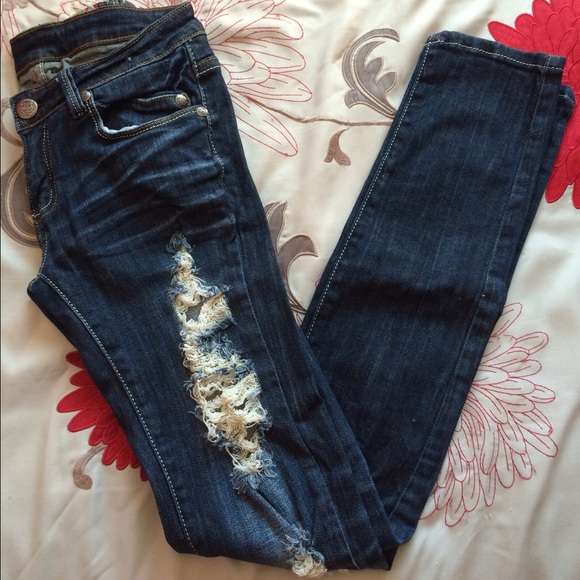 💛REDUCED💛 Distressed dark blue jeans!