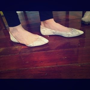 Ann Taylor snakeskin print flats, sz 9.5