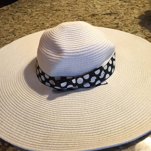Kate Landry Accessories - KATE LANDRY BEACH HAT