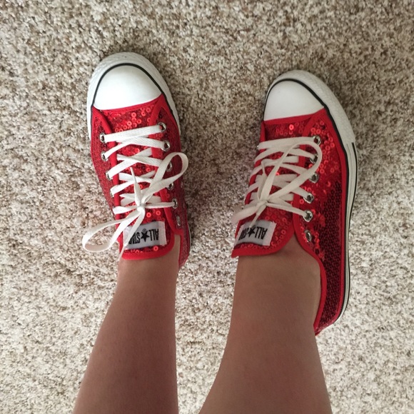 Awesome converse! Only wore twice!