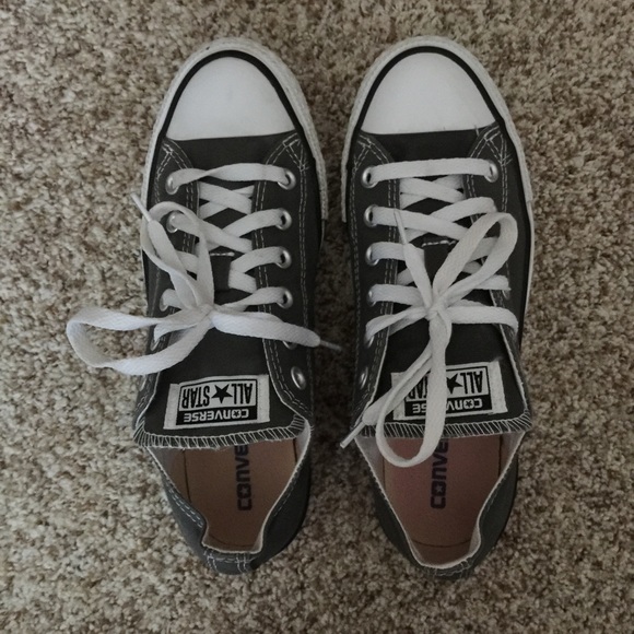 Grey converse!